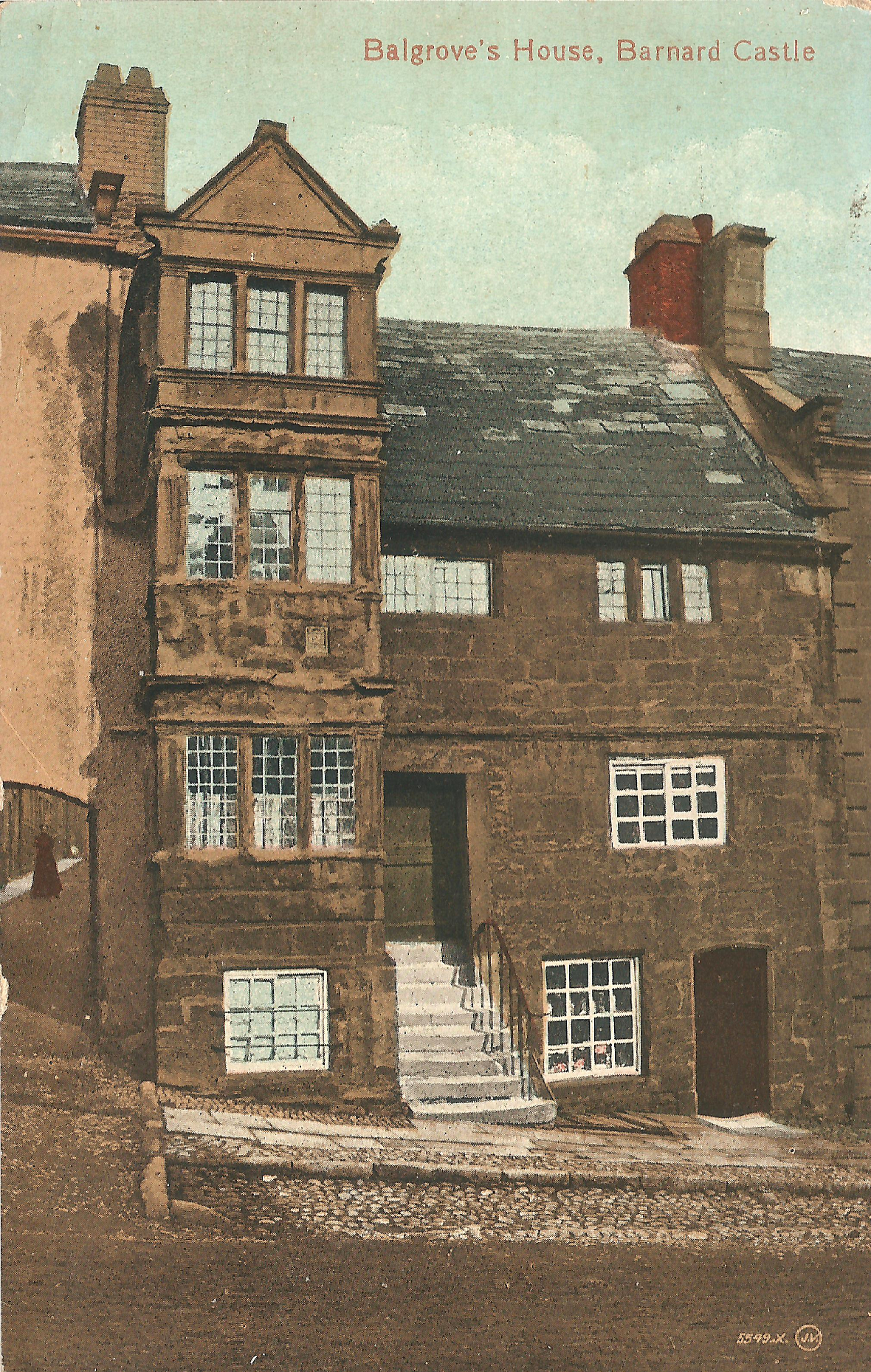 An Edwardian postcard of Blagraves showing Broadgates on the left, the four storey 17th Century bay window, and the front of the house which has not yet been adorned by the stone minstrels