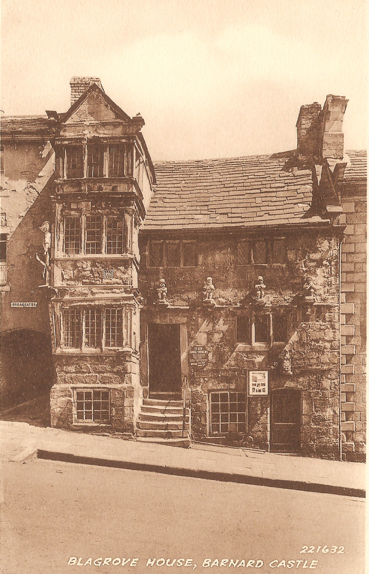 A 1920s postcard of Blagraves when it has been transformed into a museum of mystery with the five stone minstrels added mysteriously to the front